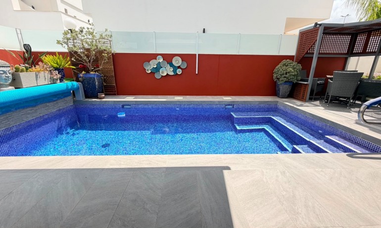 Herverkoop - Villa -
Los Montesinos* - La Herrada