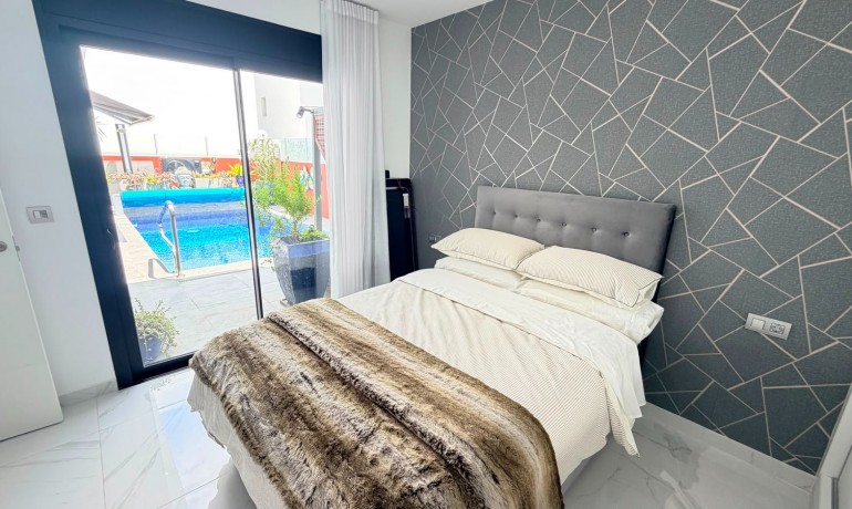 Herverkoop - Villa -
Los Montesinos* - La Herrada