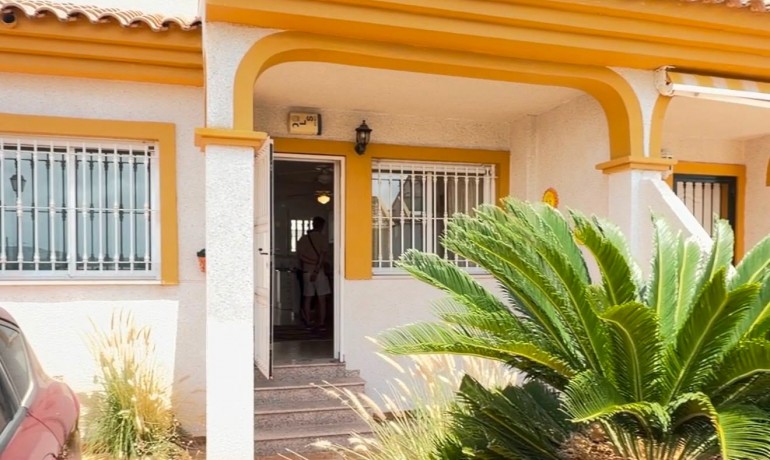 Herverkoop - Huis -
Alicante* - Daya Nueva