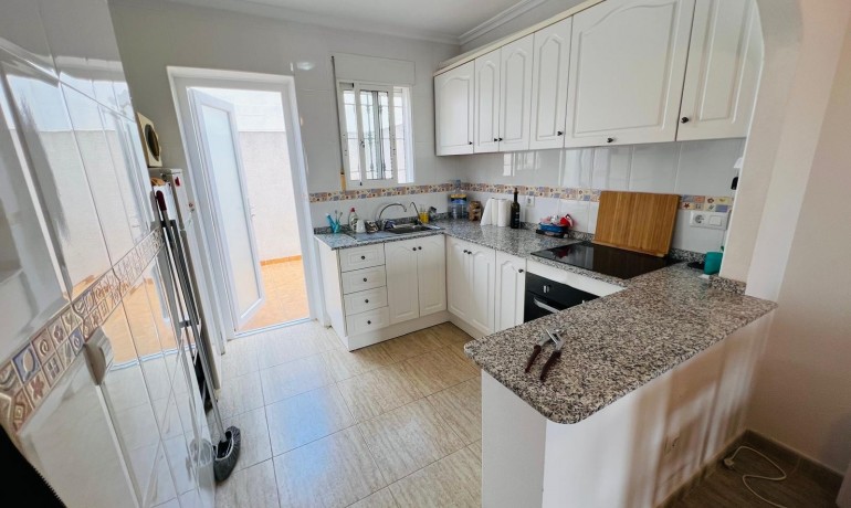Herverkoop - Huis -
Alicante* - Daya Nueva