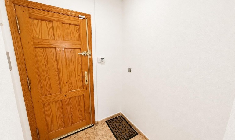 Herverkoop - Appartement / Flat -
Torrevieja* - Estacion de autobuses