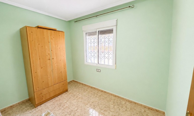 Herverkoop - Appartement / Flat -
Torrevieja* - Estacion de autobuses
