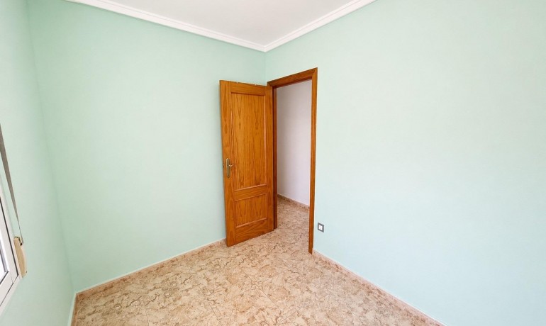Herverkoop - Appartement / Flat -
Torrevieja* - Estacion de autobuses