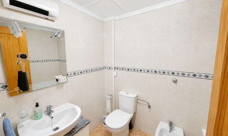 Herverkoop - Appartement / Flat -
Torrevieja* - Estacion de autobuses