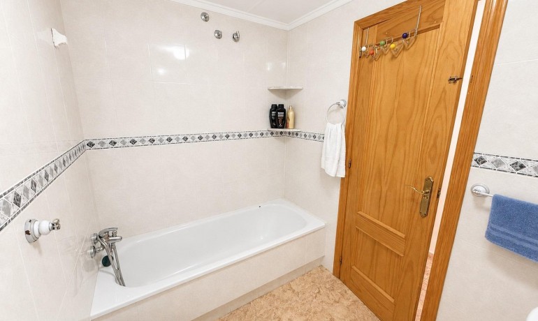 Herverkoop - Appartement / Flat -
Torrevieja* - Estacion de autobuses