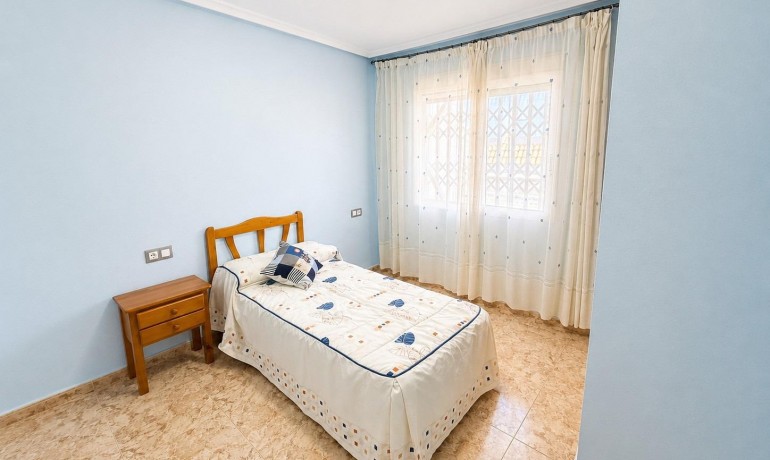Herverkoop - Appartement / Flat -
Torrevieja* - Estacion de autobuses