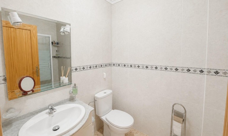 Herverkoop - Appartement / Flat -
Torrevieja* - Estacion de autobuses