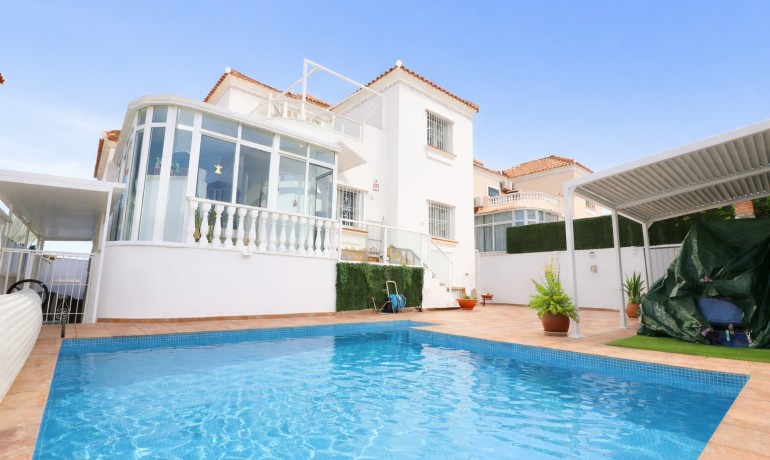 Venta - Villa -
Orihuela Costa - Villamartin