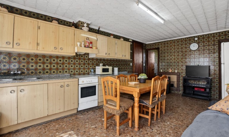 Herverkoop - Finca / Landgoed -
Orihuela - Desamparados-Hurchillo-Torremendo