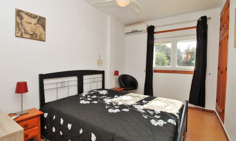 Sale - Apartment / Flat -
Villamartin