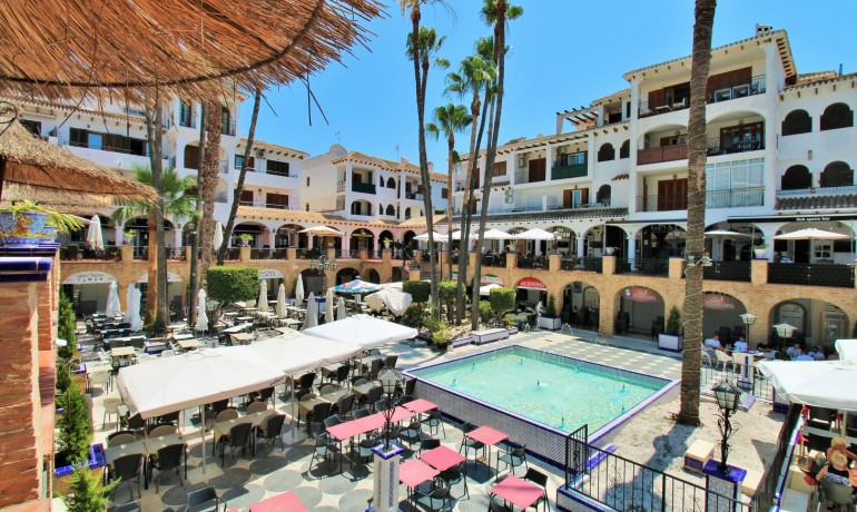 Sale - Apartment / Flat -
Villamartin