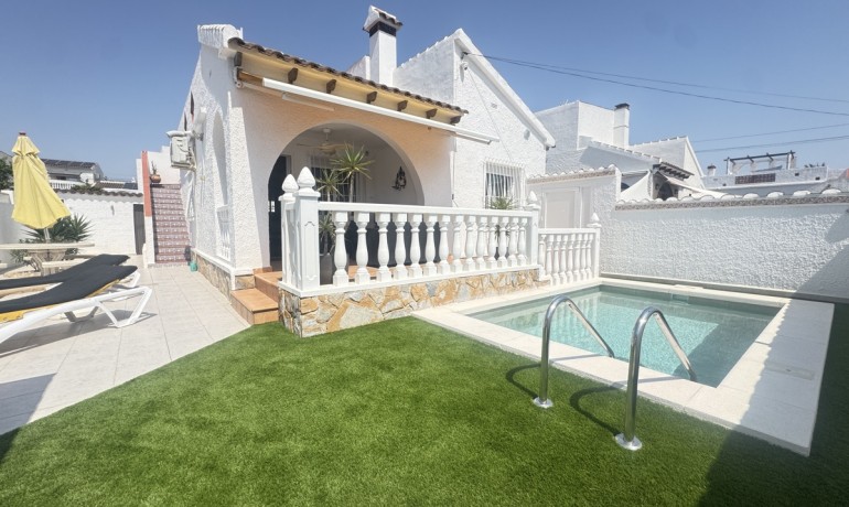 Herverkoop - Villa -
Orihuela Costa - Villamartin
