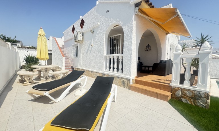 Herverkoop - Villa -
Orihuela Costa - Villamartin