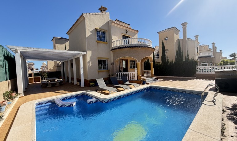 Venta - Villa -
Orihuela Costa - Villamartin