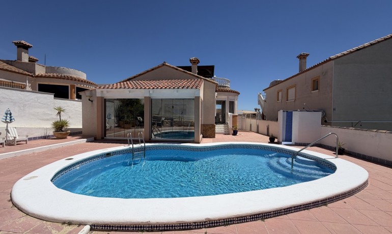 Herverkoop - Villa -
San Miguel de Salinas - Lake View Mansions