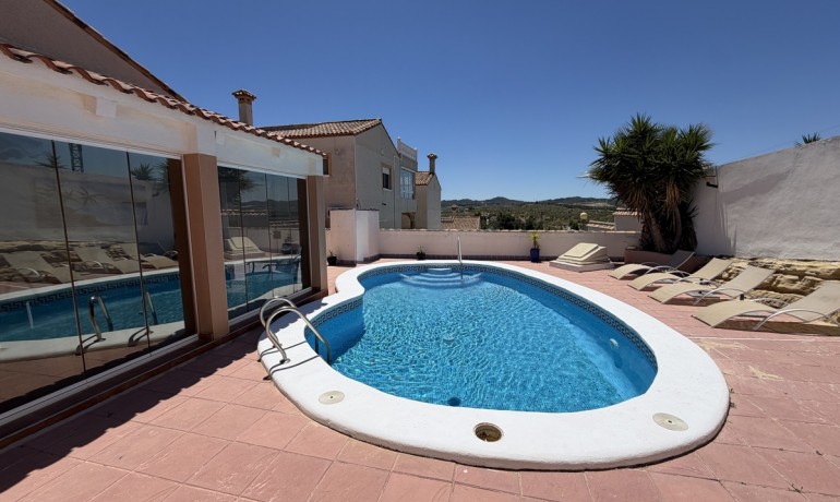 Herverkoop - Villa -
San Miguel de Salinas - Lake View Mansions