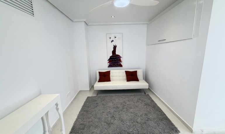 Herverkoop - Villa -
San Miguel de Salinas - Lake View Mansions