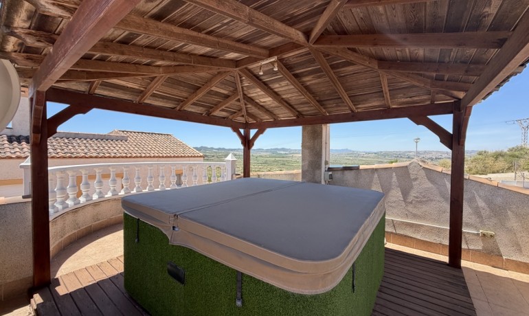 Herverkoop - Villa -
San Miguel de Salinas - Lake View Mansions