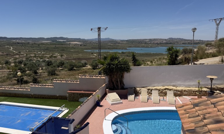 Herverkoop - Villa -
San Miguel de Salinas - Lake View Mansions