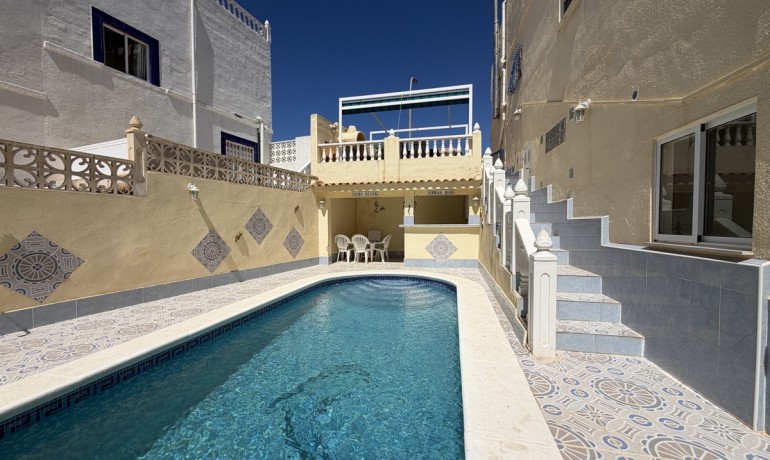 Revente - Maison -
San Miguel de Salinas - San Miguel - Town