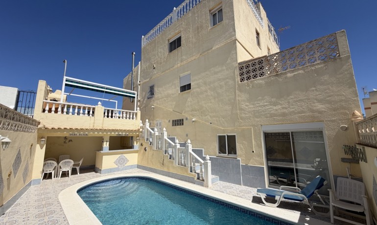 Revente - Maison -
San Miguel de Salinas - San Miguel - Town