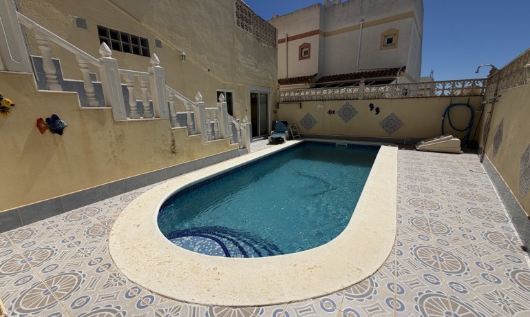Revente - Maison -
San Miguel de Salinas - San Miguel - Town
