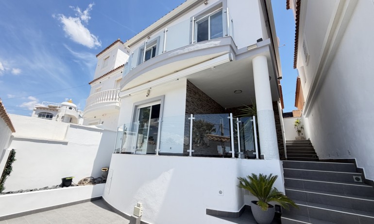 Herverkoop - Villa -
Orihuela Costa - Villamartin