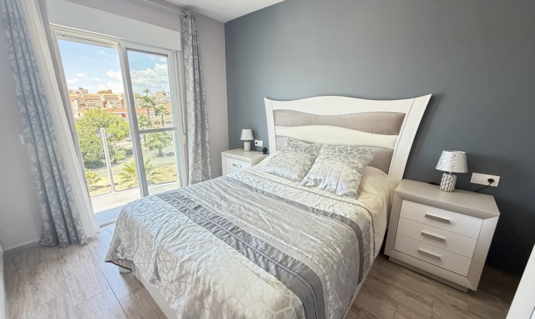 Herverkoop - Villa -
Orihuela Costa - Villamartin