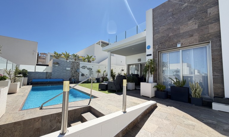 Venta - Villa -
Orihuela Costa - Villamartin