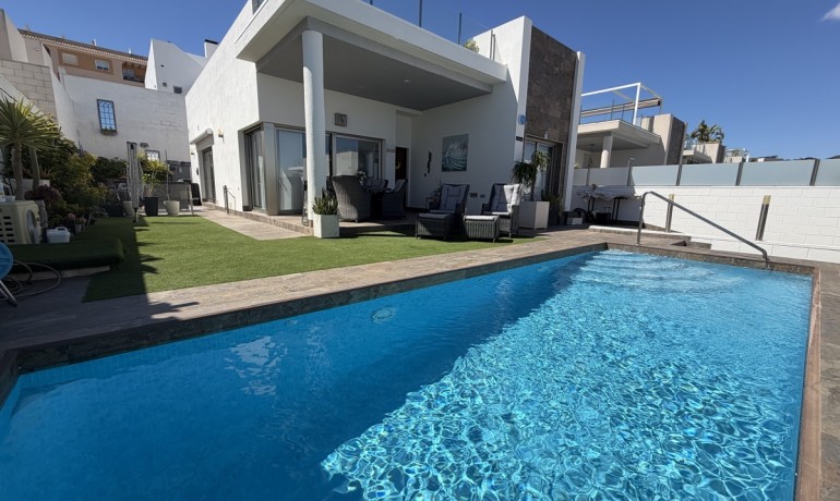 Venta - Villa -
Orihuela Costa - Villamartin