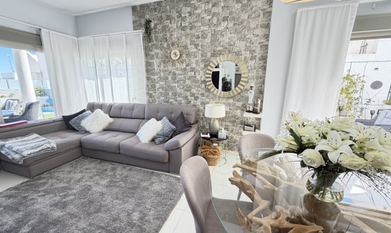 Venta - Villa -
Orihuela Costa - Villamartin