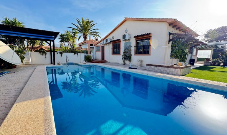 Revente - Villa -
Orihuela Costa - Cabo Roig
