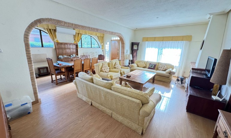 Revente - Villa -
Orihuela Costa - Cabo Roig