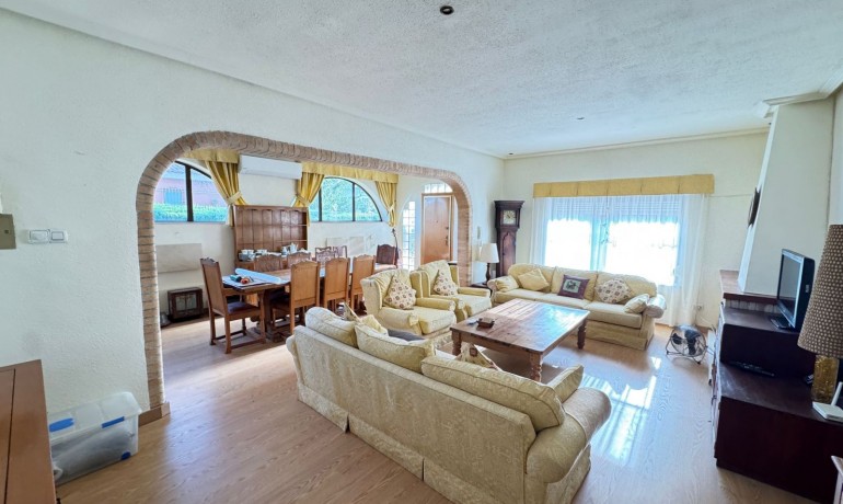 Revente - Villa -
Orihuela Costa - Cabo Roig