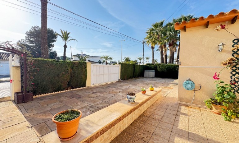 Revente - Villa -
Orihuela Costa - Cabo Roig
