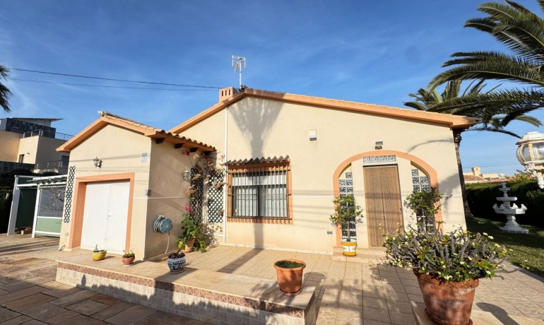 Revente - Villa -
Orihuela Costa - Cabo Roig