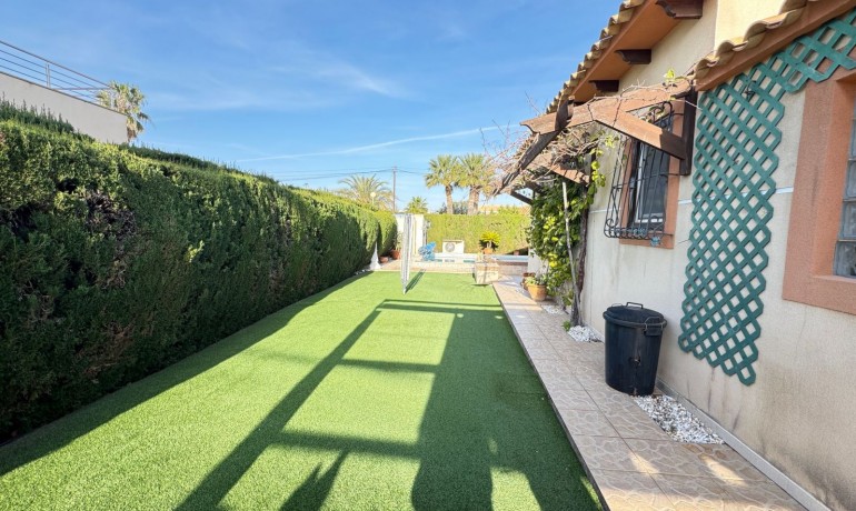 Revente - Villa -
Orihuela Costa - Cabo Roig