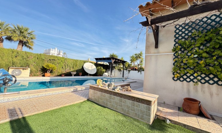 Revente - Villa -
Orihuela Costa - Cabo Roig