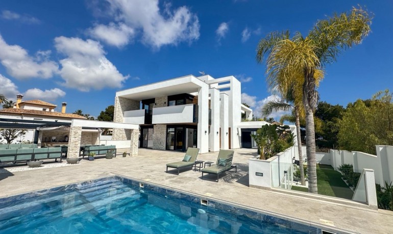 Herverkoop - Villa -
Orihuela Costa - Villamartin