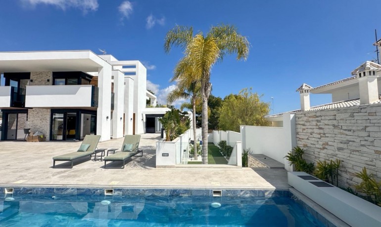 Herverkoop - Villa -
Orihuela Costa - Villamartin