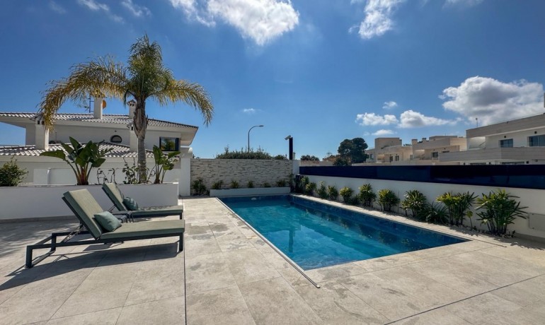 Herverkoop - Villa -
Orihuela Costa - Villamartin