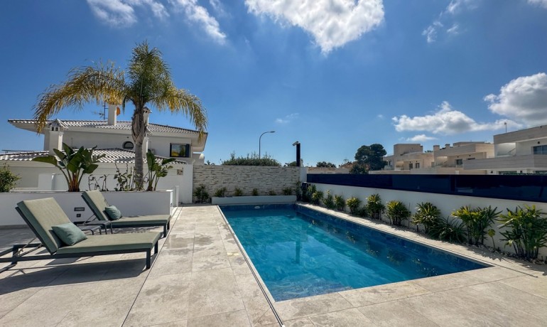 Herverkoop - Villa -
Orihuela Costa - Villamartin