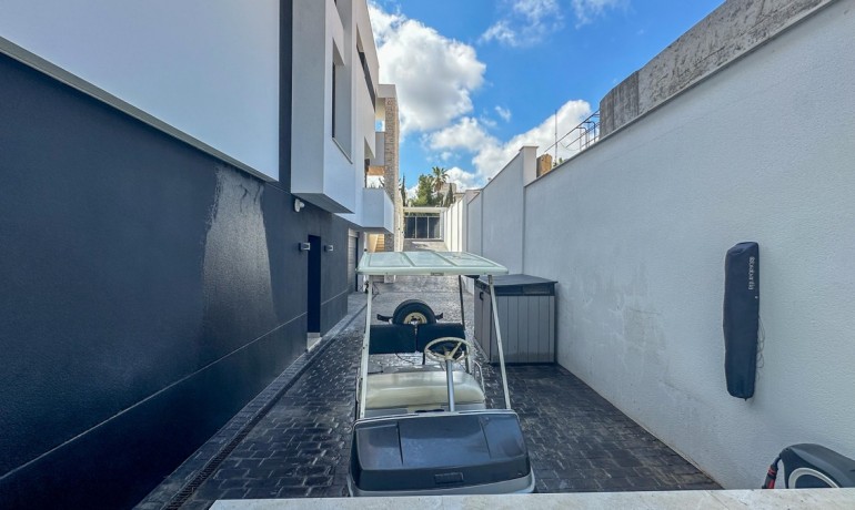 Herverkoop - Villa -
Orihuela Costa - Villamartin