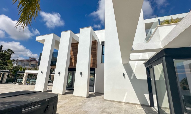 Herverkoop - Villa -
Orihuela Costa - Villamartin