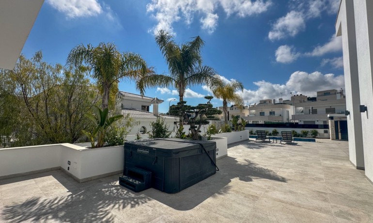Herverkoop - Villa -
Orihuela Costa - Villamartin