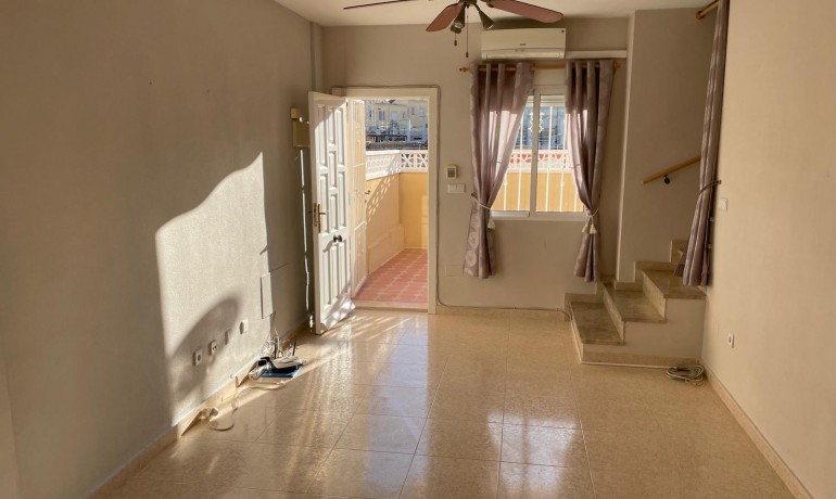 Revente - Maison -
Orihuela Costa - Villamartin