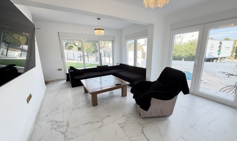 Revente - Villa -
Orihuela Costa - Villamartin