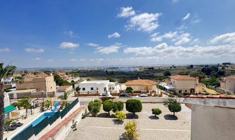 Revente - Villa -
San Miguel de Salinas - Las Comunicaciones