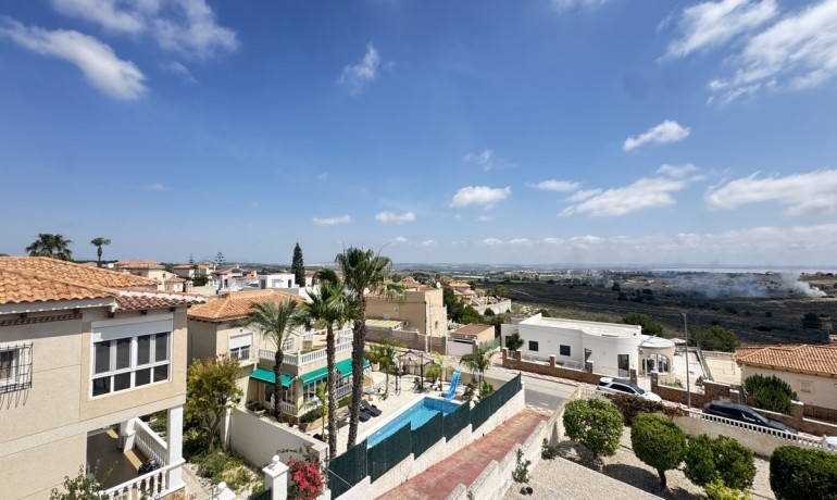 Revente - Villa -
San Miguel de Salinas - Las Comunicaciones