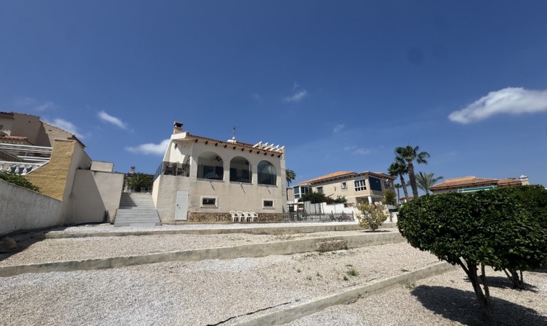 Revente - Villa -
San Miguel de Salinas - Las Comunicaciones